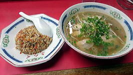 ラーメンきらく　はんちゃん ラーメンと半チャーハン　京都　伏見　深草